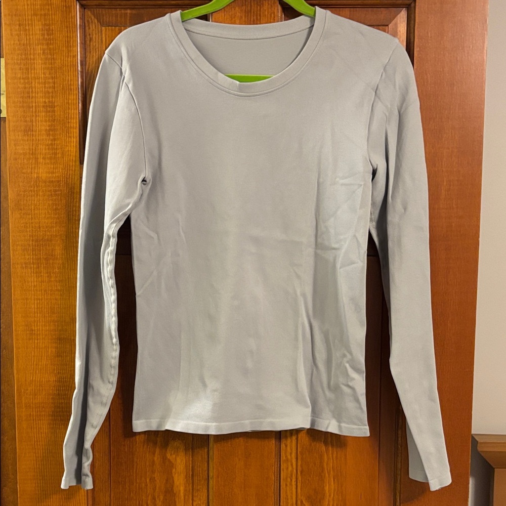 Women’s Long-sleeved tee…body shaping or perfect for warmth while skiing.  Large